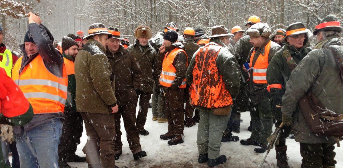Jagdgesellschaft im verschneiten Wald – das Titelbild unserer bisherigen Homepage
